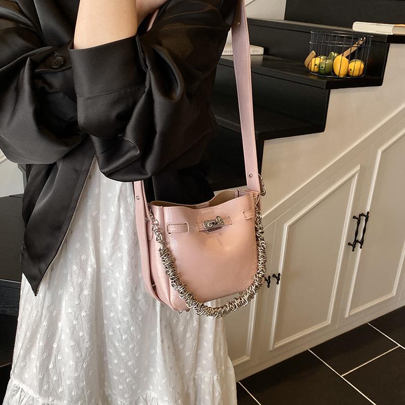Premium sense niche bag women s 2025 new spring and summer fashion shoulder bucket bag versatile messenger bag чорний
Premium sense niche bag women s 2025 new spring and summer fashion shoulder bucket bag versatile messenger bag чорний