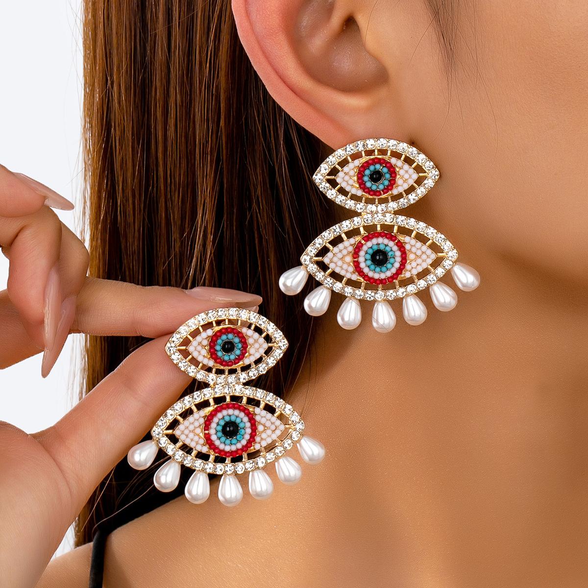 New pair of new hot-selling new light luxury alloy full of diamonds, pearls, devil s eyes and ears червоний
New pair of new hot-selling new light luxury alloy full of diamonds, pearls, devil s eyes and ears червоний