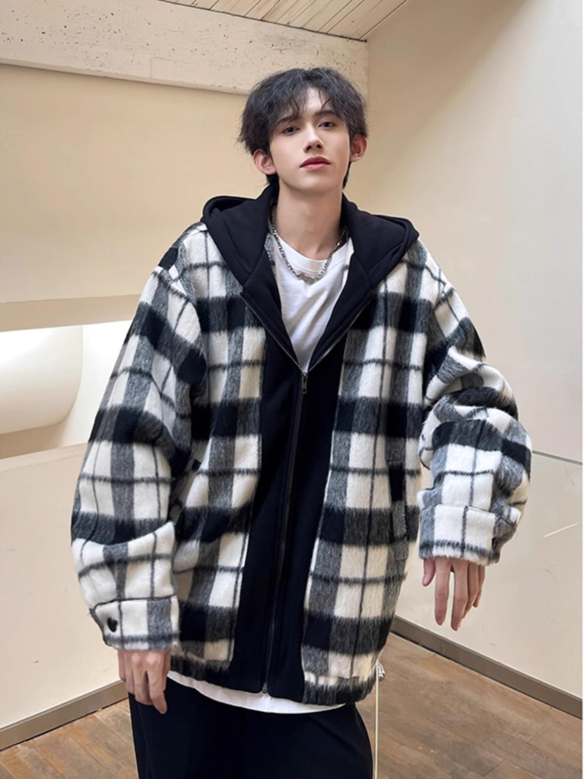 Men s Autumn/Winter 2025 Black & White Plaid Wool Coat with Hood, Korean-Style Faux Two-Piece Design L
Men s Autumn/Winter 2025 Black & White Plaid Wool Coat with Hood, Korean-Style Faux Two-Piece Design L