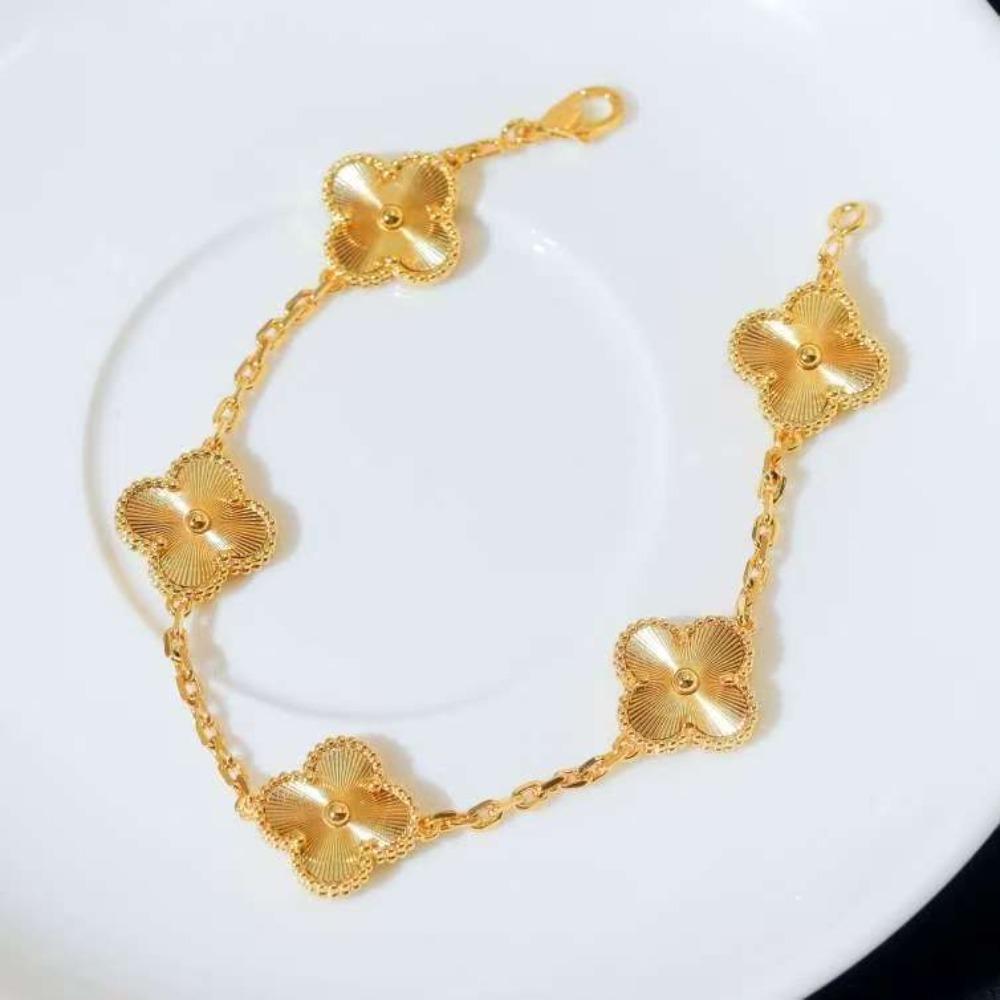 Four-leaf Clover Five-flower Bracelet, Advanced Laser Engraving Cnc Whole Body V Gold Thick Plating 18K Gold 925 Silver
Four-leaf Clover Five-flower Bracelet, Advanced Laser Engraving Cnc Whole Body V Gold Thick Plating 18K Gold 925 Silver