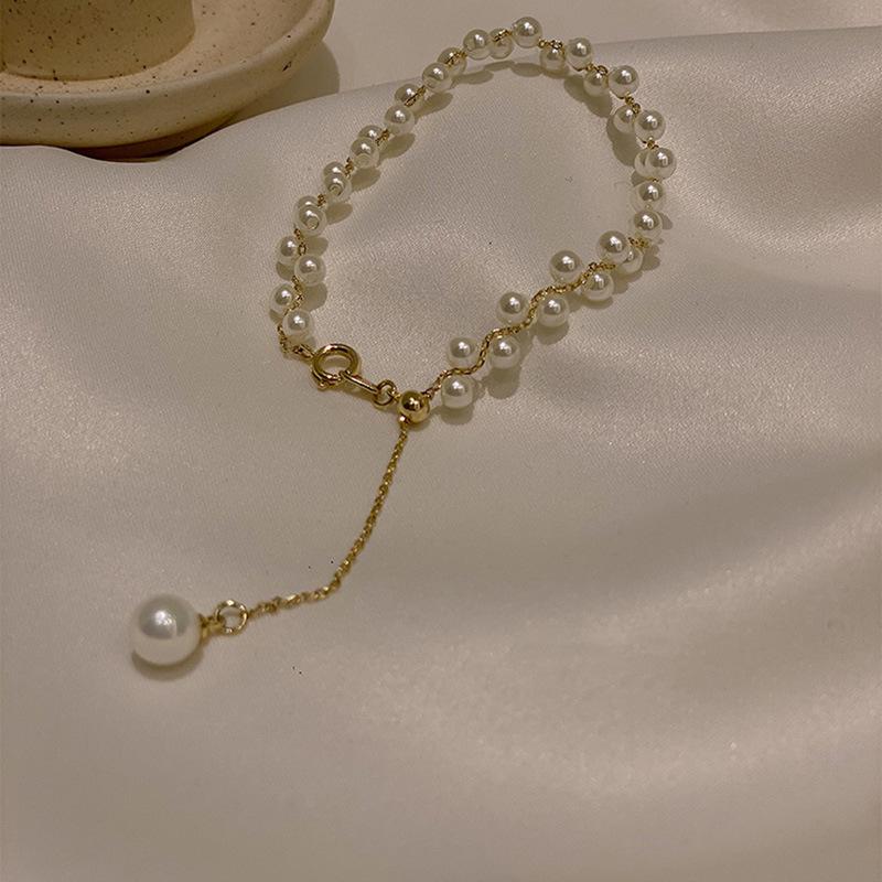 Необычный геометрический двухрядный жемчужный браслет, легкая роскошь, высокий класс, французская мода, изысканный браслет, темпераментные украшения
Необычный геометрический двухрядный жемчужный браслет, легкая роскошь, высокий класс, французская мода, изысканный браслет, темпераментные украшения