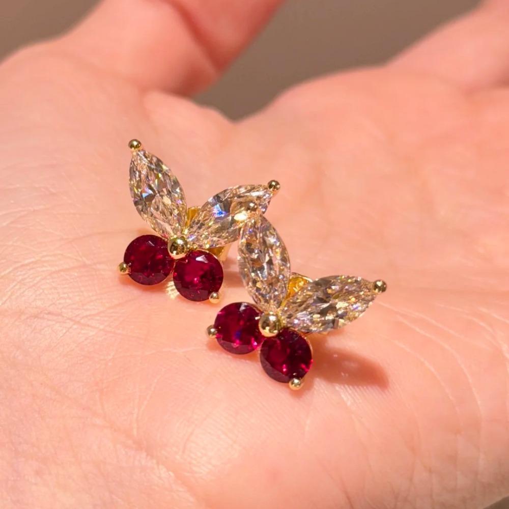 Elegant Red Corundum Bow Earrings with High Carbon Diamonds and Gold Color Luxury Earrings for Women
Elegant Red Corundum Bow Earrings with High Carbon Diamonds and Gold Color Luxury Earrings for Women