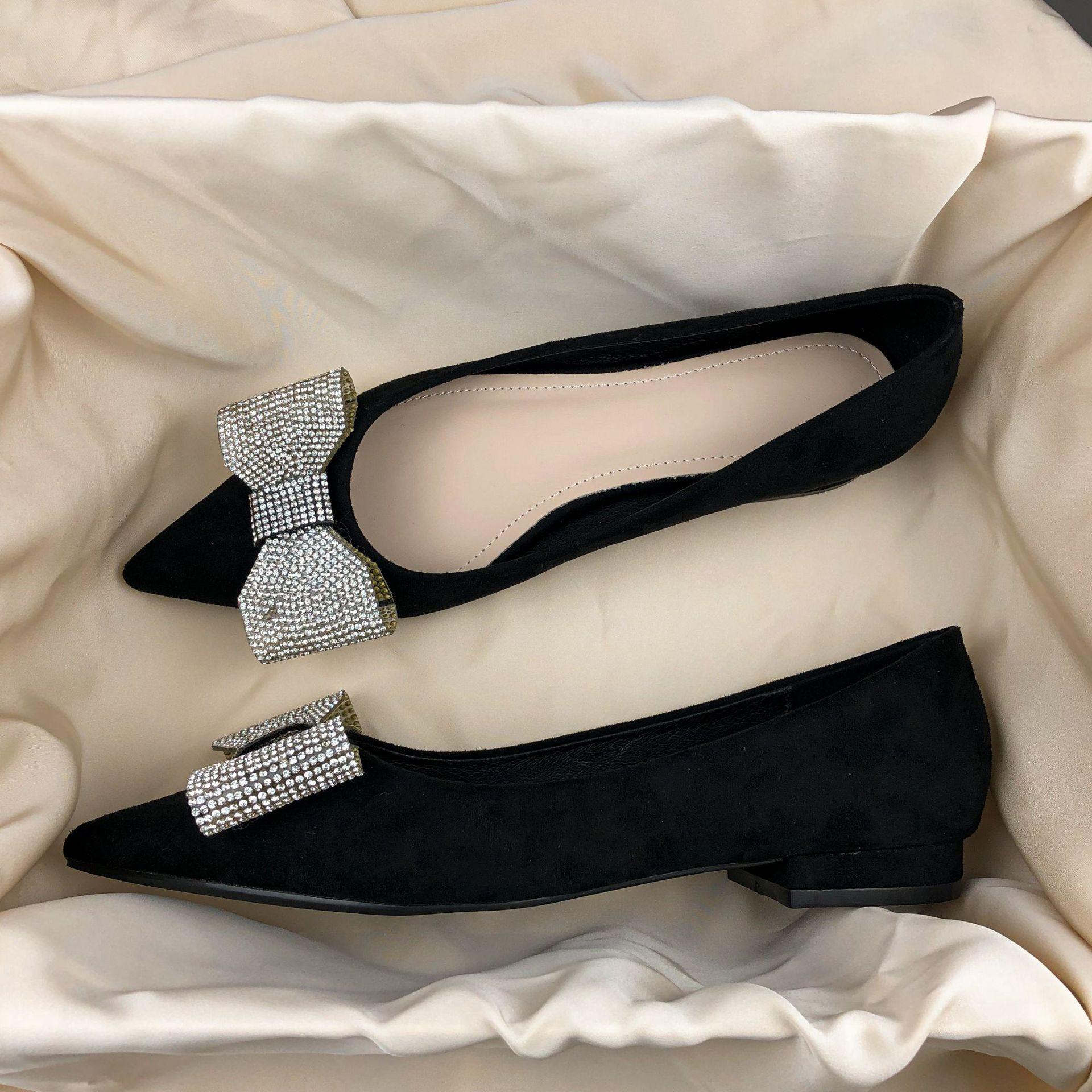 A black bow rhinestone pointed flat sole single shoe temperament suede versatile soft sole 34
A black bow rhinestone pointed flat sole single shoe temperament suede versatile soft sole 34