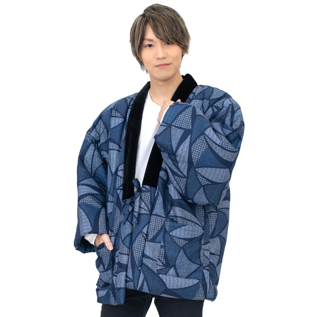 Aiai Men s Cotton-Padded Hanten Jacket with Sarasa Pattern, Navy (Small Pattern Patchwork)
Aiai Men s Cotton-Padded Hanten Jacket with Sarasa Pattern, Navy (Small Pattern Patchwork)