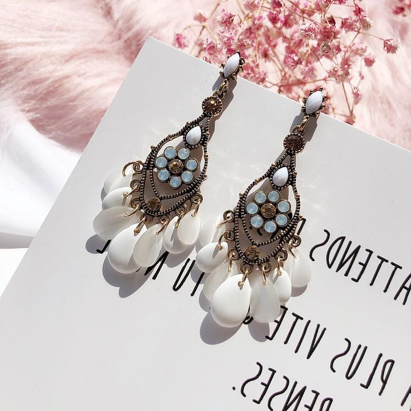 Bohemian retro gem earrings hollow personality long elegant temperament versatile sweet earrings women
Bohemian retro gem earrings hollow personality long elegant temperament versatile sweet earrings women