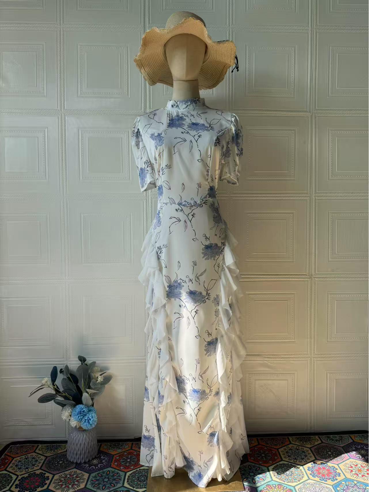 Весна 2025 Элегантное Ретро Литературный Стиль Облегающее Талию Платье Миди с Коротким Рукавом для Женщин M синий/цветочный
Весна 2025 Элегантное Ретро Литературный Стиль Облегающее Талию Платье Миди с Коротким Рукавом для Женщин M синий/цветочный