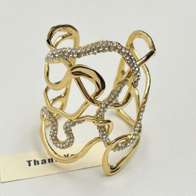 Elegant Vintage European Fashion Metal Bracelet for Women Exquisite Open Design with Drill Embellishment Daily Accessory золотой
Elegant Vintage European Fashion Metal Bracelet for Women Exquisite Open Design with Drill Embellishment Daily Accessory золотой