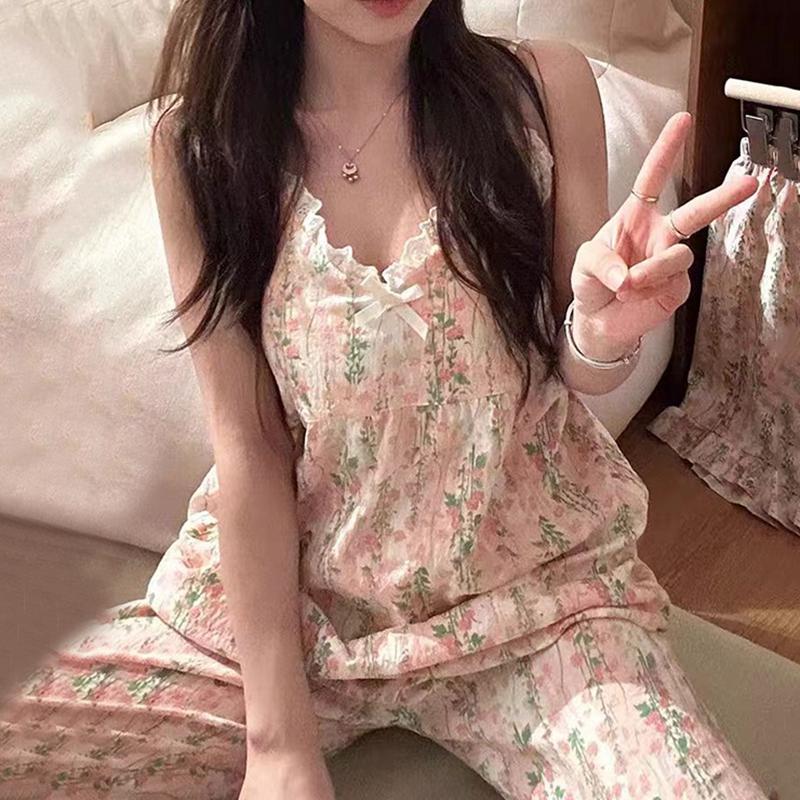 3-piece Set of Women s Summer V-neck Pajamas Suspenders Sleeveless Shorts Trousers for Women Retro Shredded Home Clothes Clothes XXL
3-piece Set of Women s Summer V-neck Pajamas Suspenders Sleeveless Shorts Trousers for Women Retro Shredded Home Clothes Clothes XXL