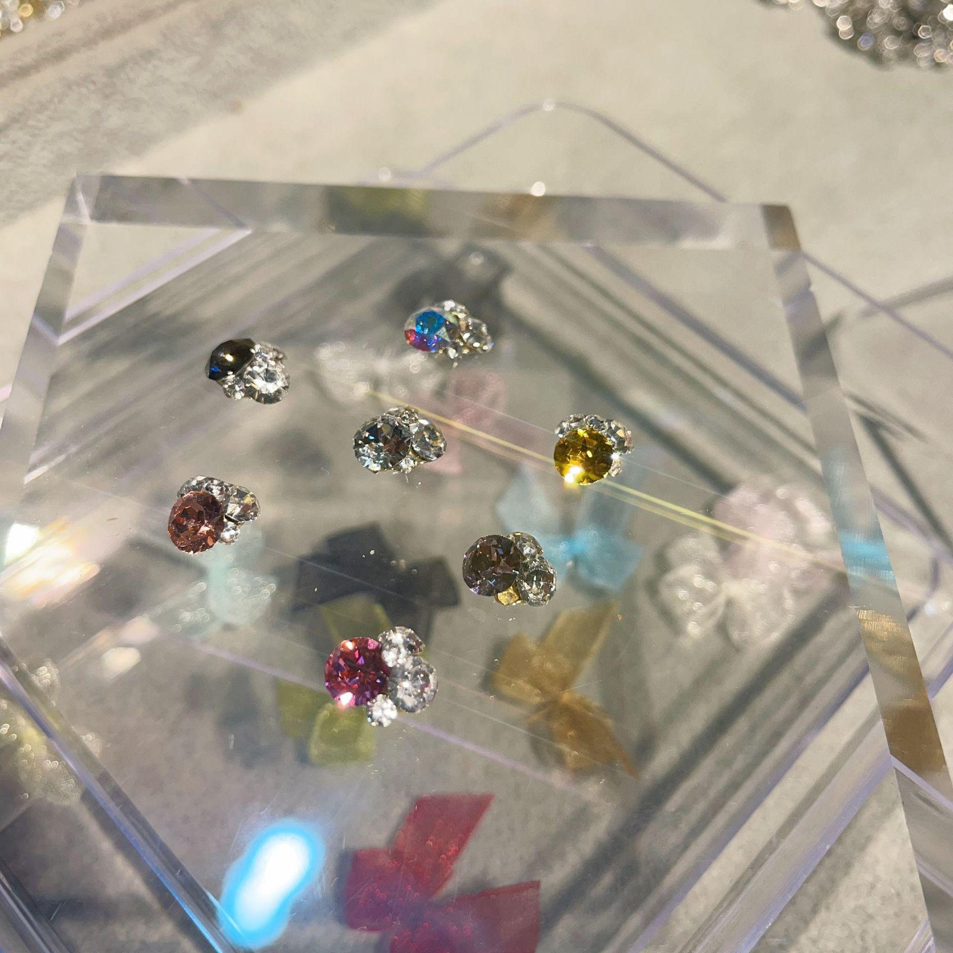 Rhinestone Nail Art Gemstones: Wearable Zirconia Flash Jewelry for DIY Nail Designs
Rhinestone Nail Art Gemstones: Wearable Zirconia Flash Jewelry for DIY Nail Designs