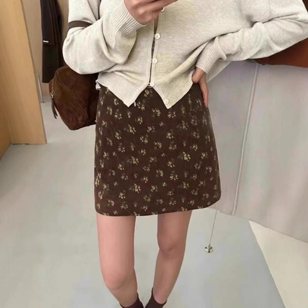 Corduroy Retro Floral Mini Skirt with Zipper L кавовий
Corduroy Retro Floral Mini Skirt with Zipper L кавовий