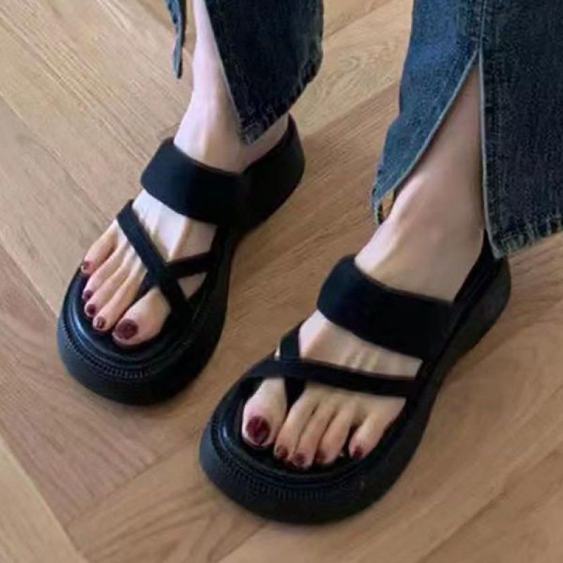 Пляжные крутые шлепанцы на толстой подошве женские 2025 лето новые нескользящие модные шлепанцы с небольшим увеличением роста 48 чёрный
Пляжные крутые шлепанцы на толстой подошве женские 2025 лето новые нескользящие модные шлепанцы с небольшим увеличением роста 48 чёрный