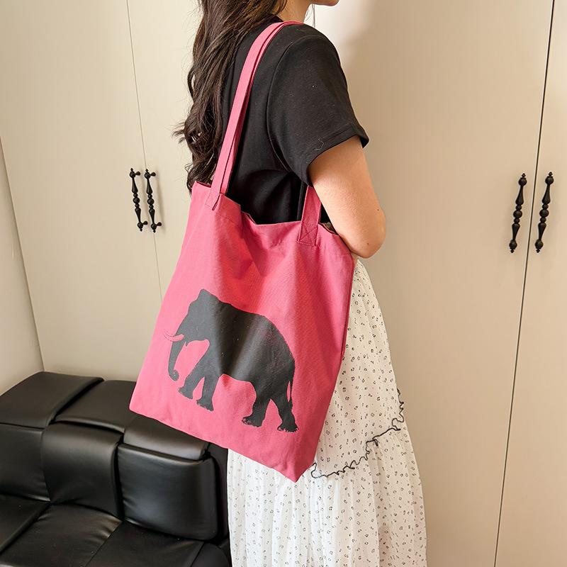 Spring and summer simple canvas elephant printing large capacity versatile relaxation shoulder bag environmental protection tote bag грязно-белый
Spring and summer simple canvas elephant printing large capacity versatile relaxation shoulder bag environmental protection tote bag грязно-белый