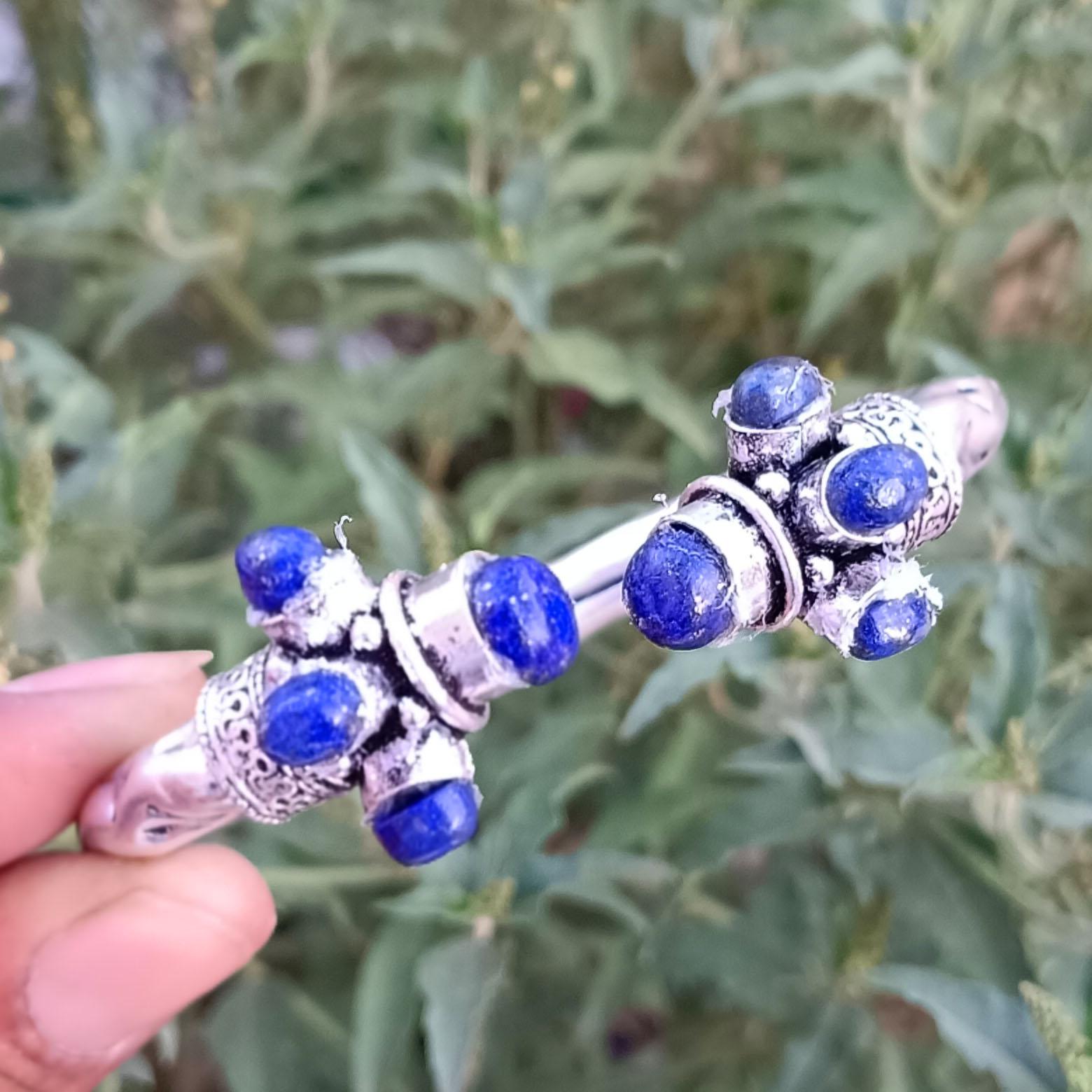 Натуральный лазурит, драгоценный камень, посеребренный, унисекс, 1 предмет, модный браслет-манжета, ювелирные изделия M синий
Натуральный лазурит, драгоценный камень, посеребренный, унисекс, 1 предмет, модный браслет-манжета, ювелирные изделия M синий