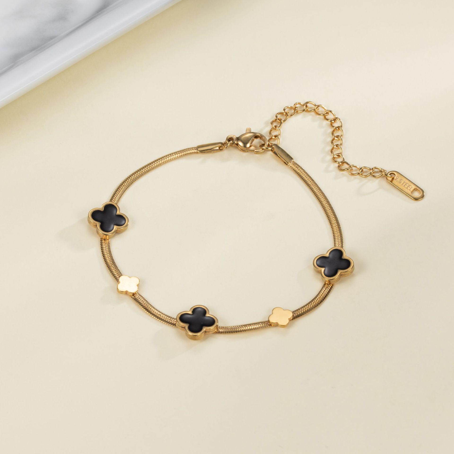 Браслет из титановой стали с четырехлистным клевером — стильный и универсальный аксессуар, нишевый дизайн золотой
Браслет из титановой стали с четырехлистным клевером — стильный и универсальный аксессуар, нишевый дизайн золотой