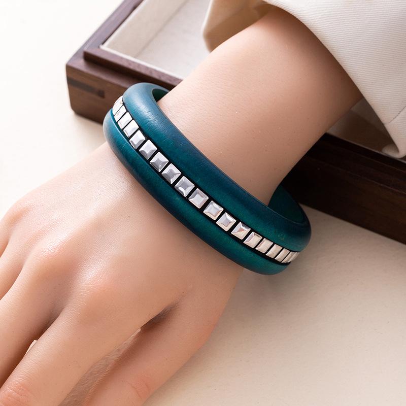 Global Row Diamond Rivet Wood Bracelet Handmade Colored Wooden Bracelet Bracelet Literary And Retro Personalized Bracelet
Global Row Diamond Rivet Wood Bracelet Handmade Colored Wooden Bracelet Bracelet Literary And Retro Personalized Bracelet