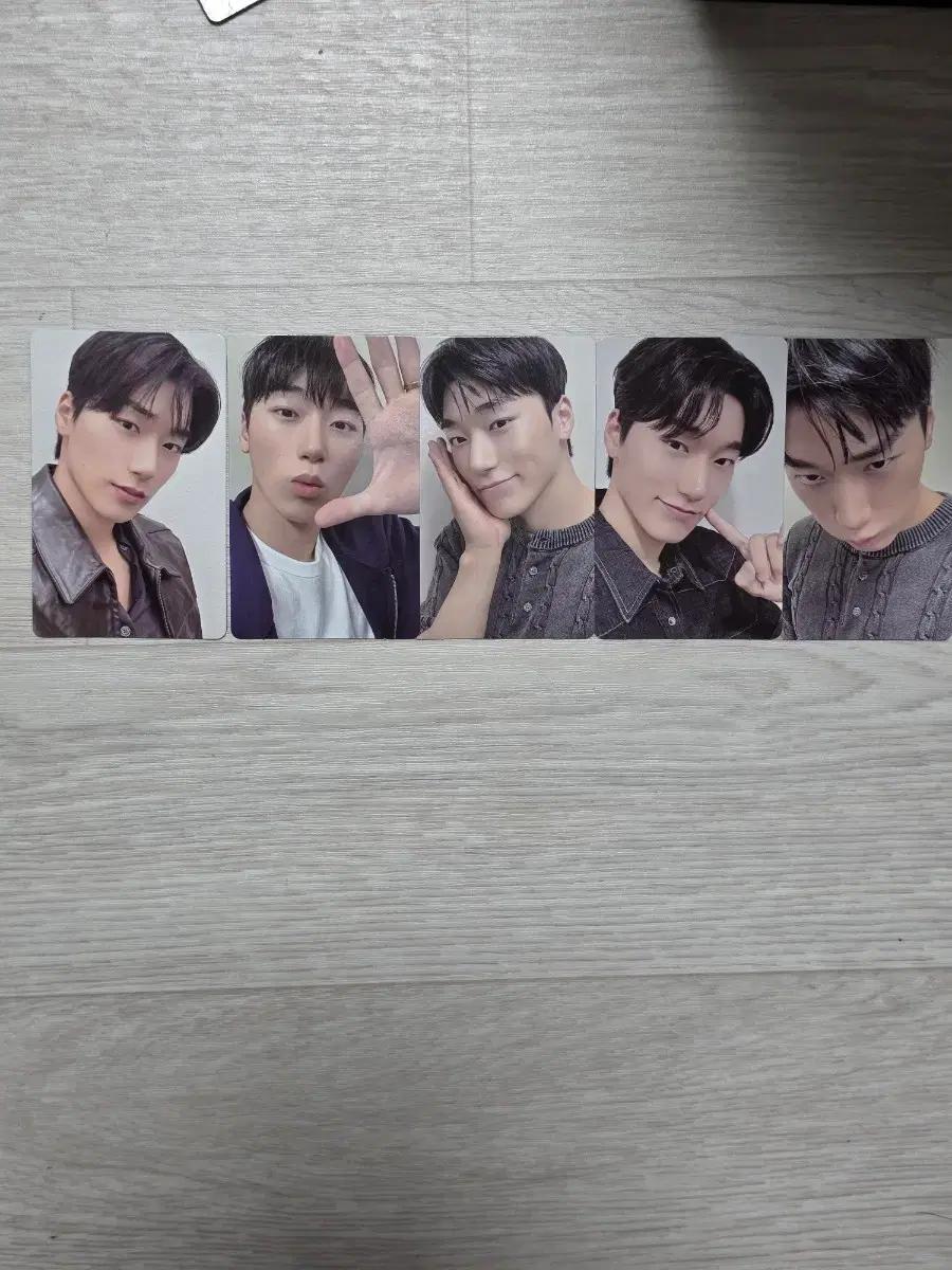 ATEEZ 8room Chesan 2nd week Doball set Used
ATEEZ 8room Chesan 2nd week Doball set Used