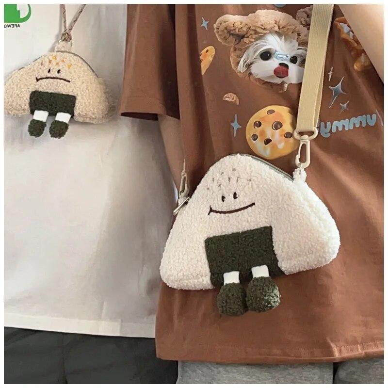 Японская сумка Kawaii, женская сумка с рисовым шариком из мультфильма, плюшевые сумки на плечо, женские сумки через плечо, сумка-кошелек на шею, сумка Feminina
Японская сумка Kawaii, женская сумка с рисовым шариком из мультфильма, плюшевые сумки на плечо, женские сумки через плечо, сумка-кошелек на шею, сумка Feminina