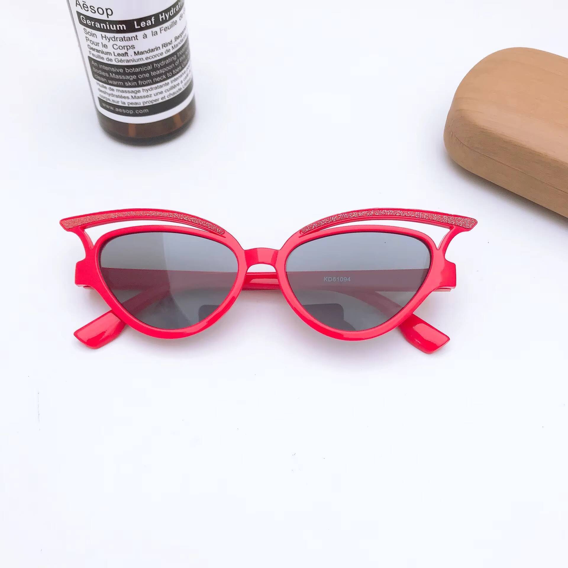 2026 Children s Travel New Baby Sunglasses Fashion Show Girls Glasses Personality Boys Trendy красный
2026 Children s Travel New Baby Sunglasses Fashion Show Girls Glasses Personality Boys Trendy красный