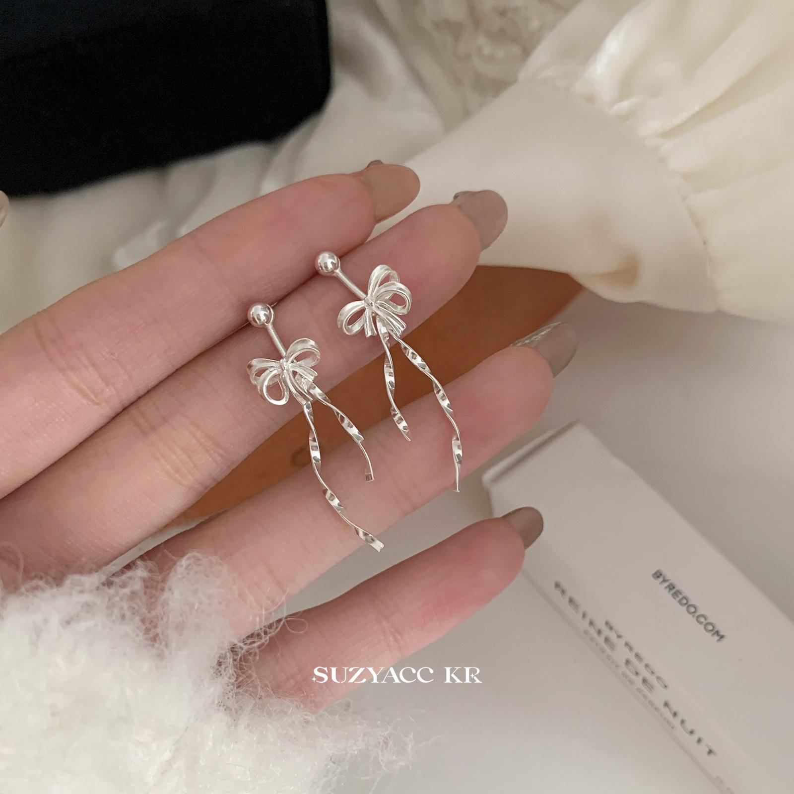 Ballet sterling silver streamer bow earrings new light luxury high-end stud earrings women
Ballet sterling silver streamer bow earrings new light luxury high-end stud earrings women