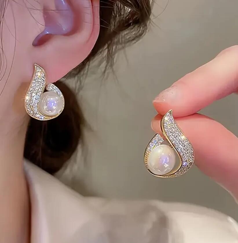 Exquisite Pearl Set With Diamonds Stud Earring For Women Girl Party Accessories Custom Zircon
Exquisite Pearl Set With Diamonds Stud Earring For Women Girl Party Accessories Custom Zircon