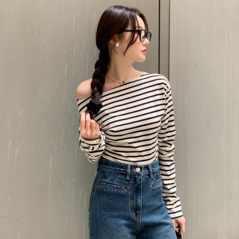 Women s South Korean Chic Stripe Fit Off-the-Shoulder Long Sleeves Shirt Slim Slimming Inner Wear Bottoming Shirt Retro Lady One size чорний
Women s South Korean Chic Stripe Fit Off-the-Shoulder Long Sleeves Shirt Slim Slimming Inner Wear Bottoming Shirt Retro Lady One size чорний