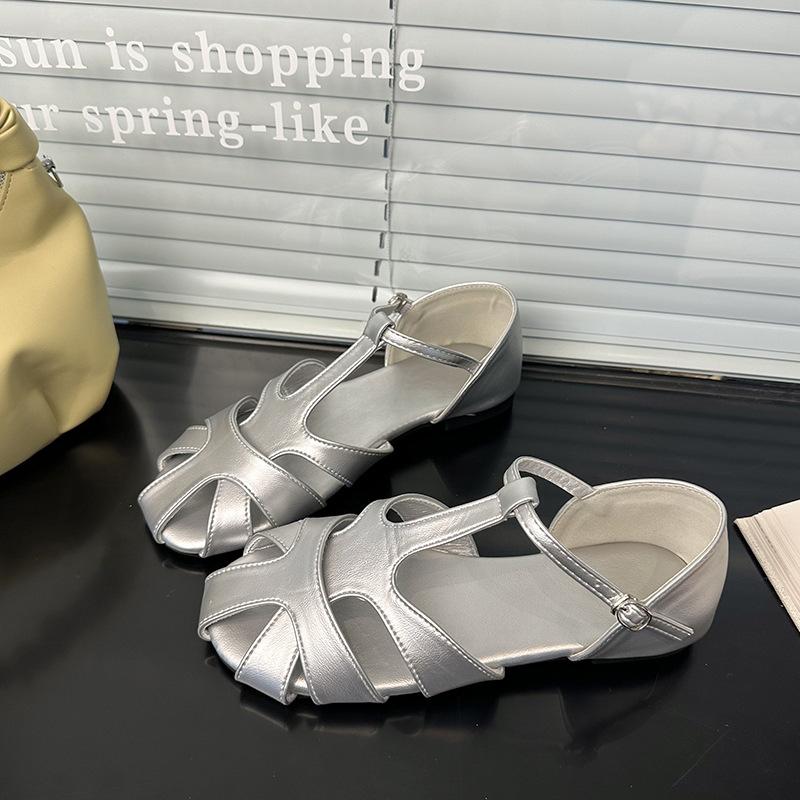 Retro woven bag head sandals women s summer 2025 new hollow round head pig cage shoes flat shoes 42 срібний
Retro woven bag head sandals women s summer 2025 new hollow round head pig cage shoes flat shoes 42 срібний