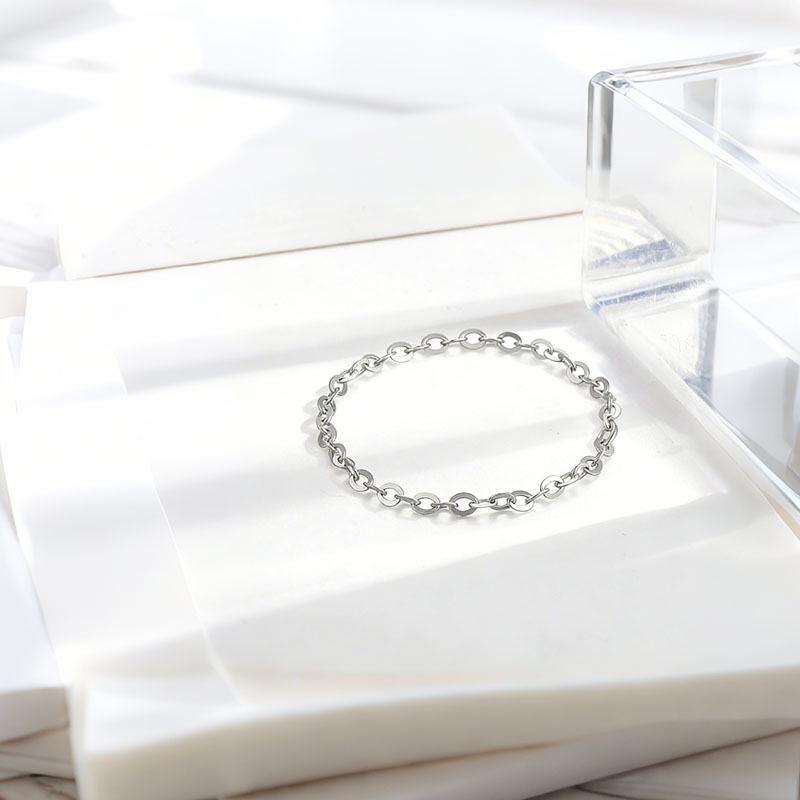 Елегантне ультратонке кільце-ланцюжок з титанової сталі: Золото 18 карат, Нішевий дизайн, Універсальні розкішні ювелірні вироби для жінок US Size 7
Елегантне ультратонке кільце-ланцюжок з титанової сталі: Золото 18 карат, Нішевий дизайн, Універсальні розкішні ювелірні вироби для жінок US Size 7