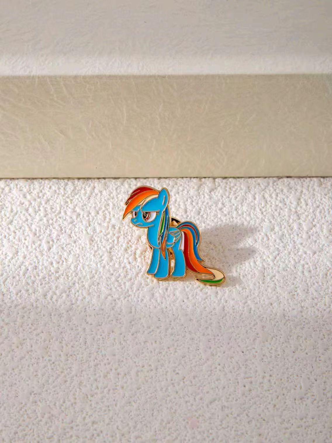 Cartoon Anime Little Horse Brooch: Backpack & Pencil Case Accessory
Cartoon Anime Little Horse Brooch: Backpack & Pencil Case Accessory