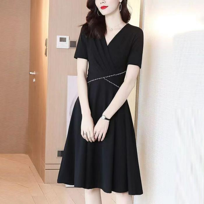 Spring, summer and autumn waist V-neck slim new French retro dress temperament dress small black dress 3XL
Spring, summer and autumn waist V-neck slim new French retro dress temperament dress small black dress 3XL