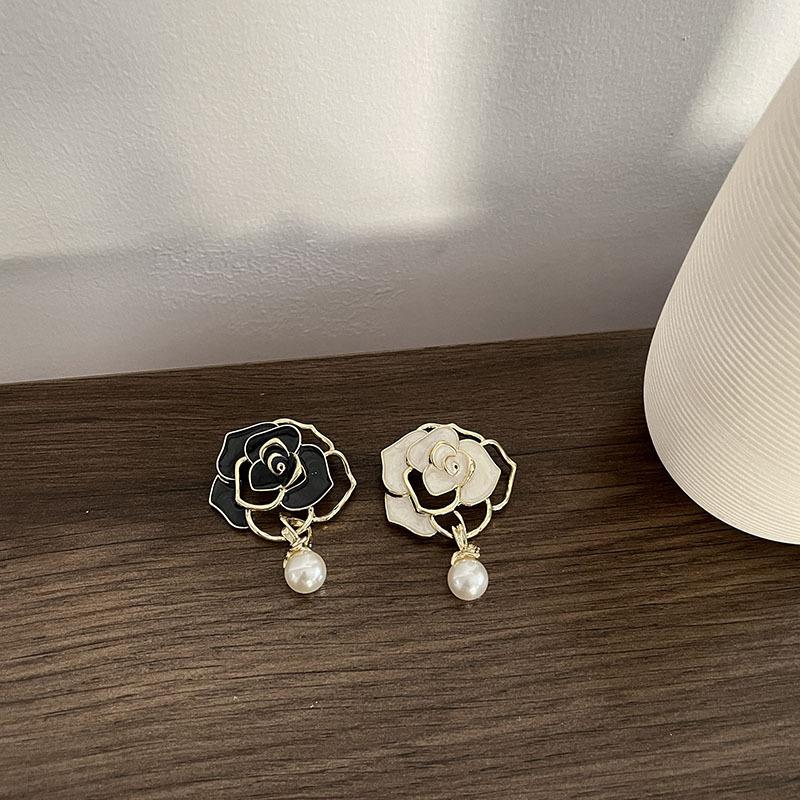 Camellia pearl autumn and winter coat brooch femininity elegant mountain light luxury pin suit small fragrant corsage accessories
Camellia pearl autumn and winter coat brooch femininity elegant mountain light luxury pin suit small fragrant corsage accessories