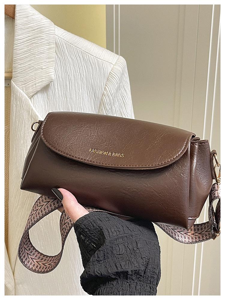 Retro Women s Autumn/Winter Crossbody Pillow Bag with Wide Shoulder Strap and Soft Surface
Retro Women s Autumn/Winter Crossbody Pillow Bag with Wide Shoulder Strap and Soft Surface