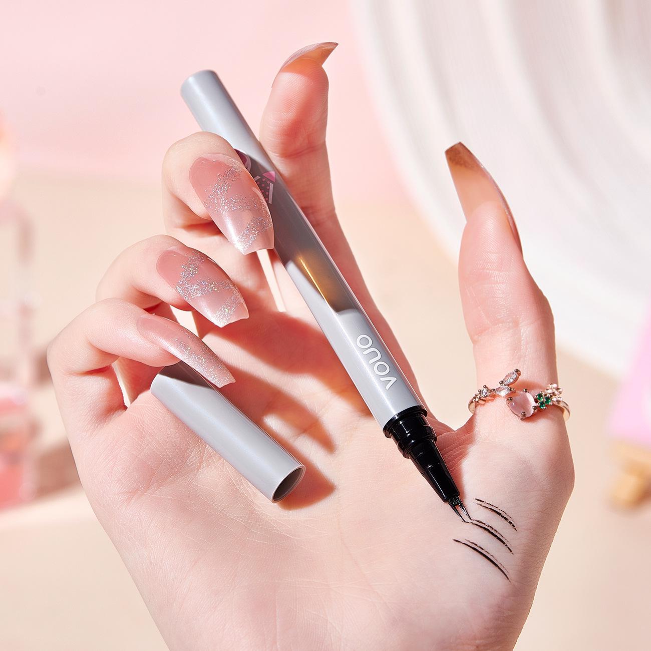 VOUO Dual-Tip Eyeliner Pen: Double-Claw & Forked Lower Lash, Waterproof, Smudge-Proof, Quick-Drying, Ultra-Fine.
VOUO Dual-Tip Eyeliner Pen: Double-Claw & Forked Lower Lash, Waterproof, Smudge-Proof, Quick-Drying, Ultra-Fine.