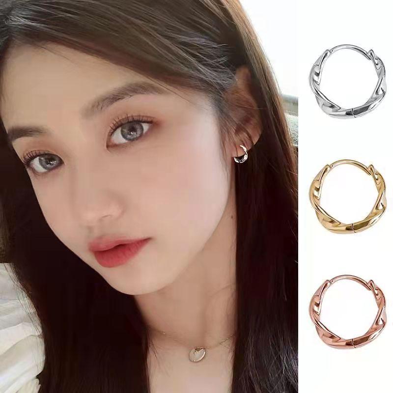 2022 Versatile High-End Möbius Ear Hoops: Women s Unique Niche Stud & Plain Hoop Earrings.
2022 Versatile High-End Möbius Ear Hoops: Women s Unique Niche Stud & Plain Hoop Earrings.