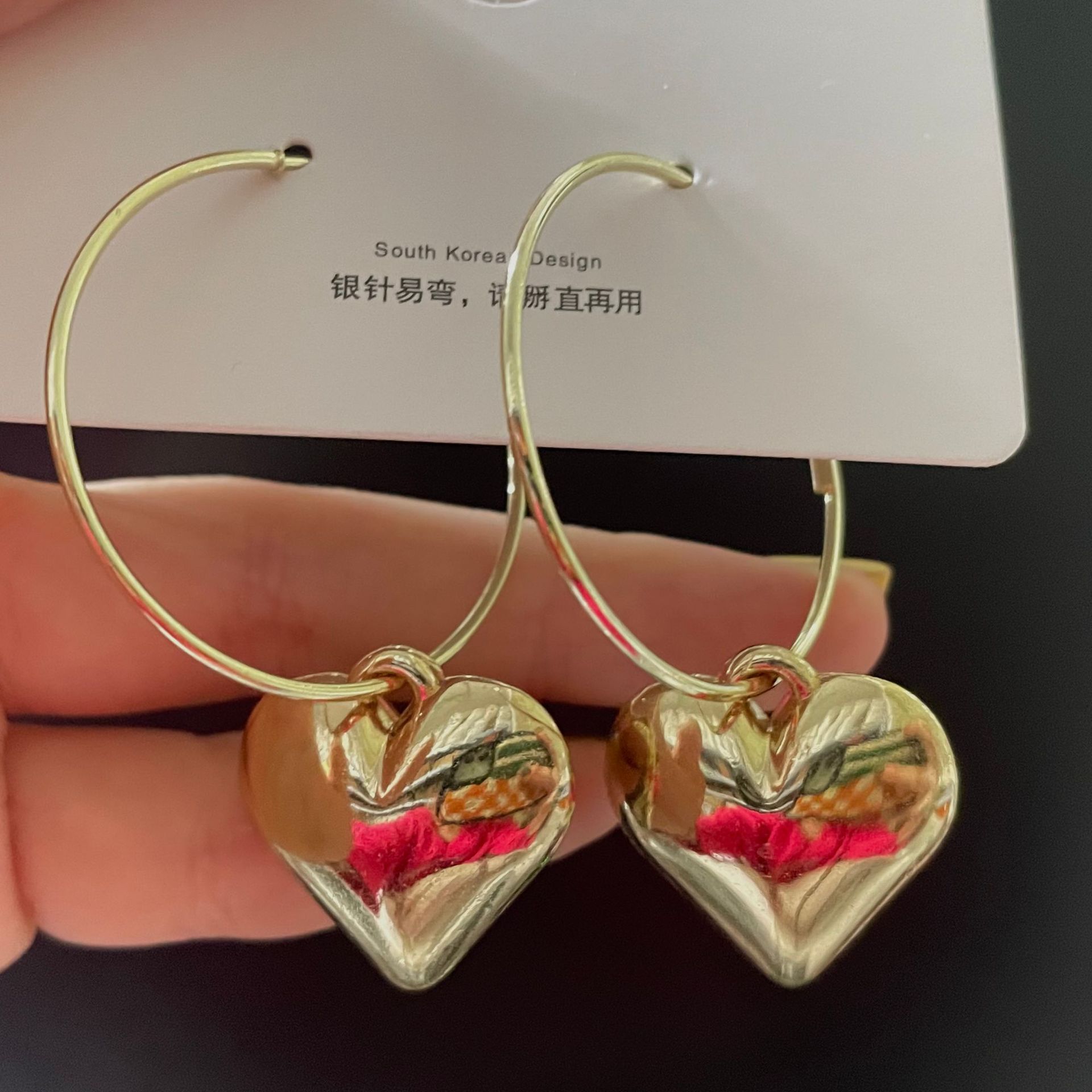 Big Heart Pendant Hoop Earrings for Women European American Exaggerated Loop Brincos Gold Copper Color Zircon Party Gift
Big Heart Pendant Hoop Earrings for Women European American Exaggerated Loop Brincos Gold Copper Color Zircon Party Gift