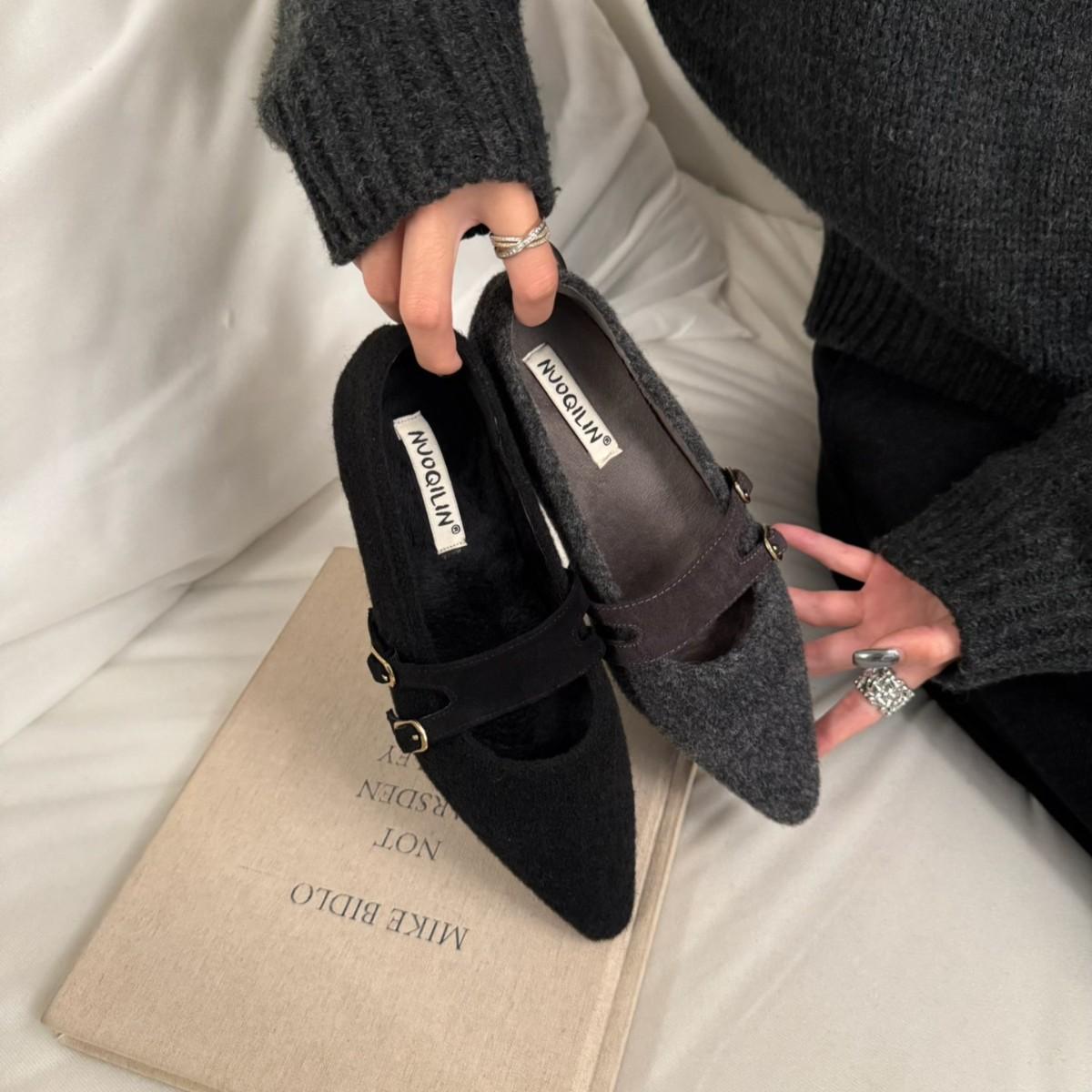 Small 2025 new inner height increase French pointed head shallow mouth flat-soled single shoes are not tired of feet late night Mary Jane shoes women 39 сірий колір
Small 2025 new inner height increase French pointed head shallow mouth flat-soled single shoes are not tired of feet late night Mary Jane shoes women 39 сірий колір