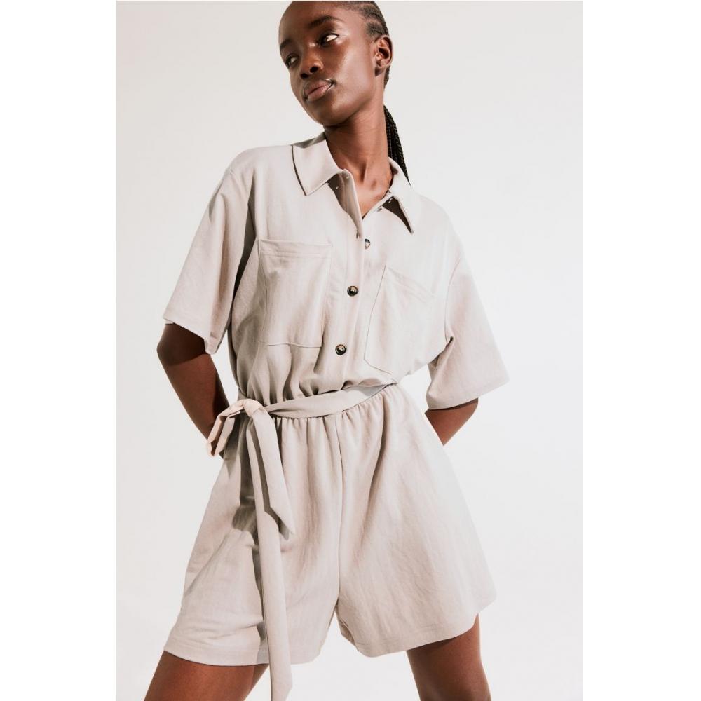 Комбинезон из фактурного джерси HM светло-бежевого цвета 
Комбинезон из фактурного джерси HM светло-бежевого цвета