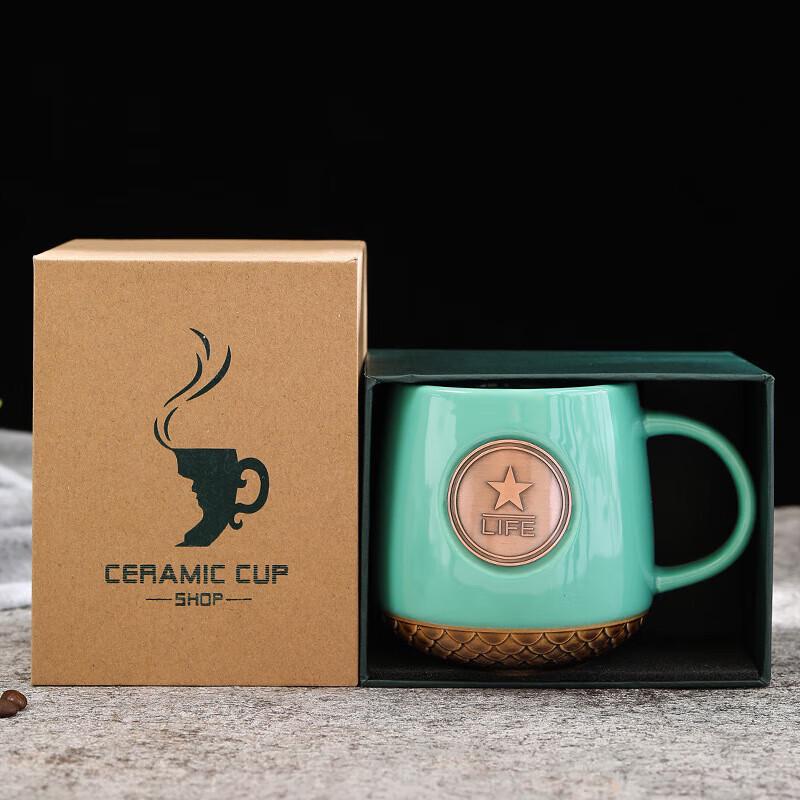 Cha Xun Classic Ceramic Tea Mug with Copper Badge
Cha Xun Classic Ceramic Tea Mug with Copper Badge