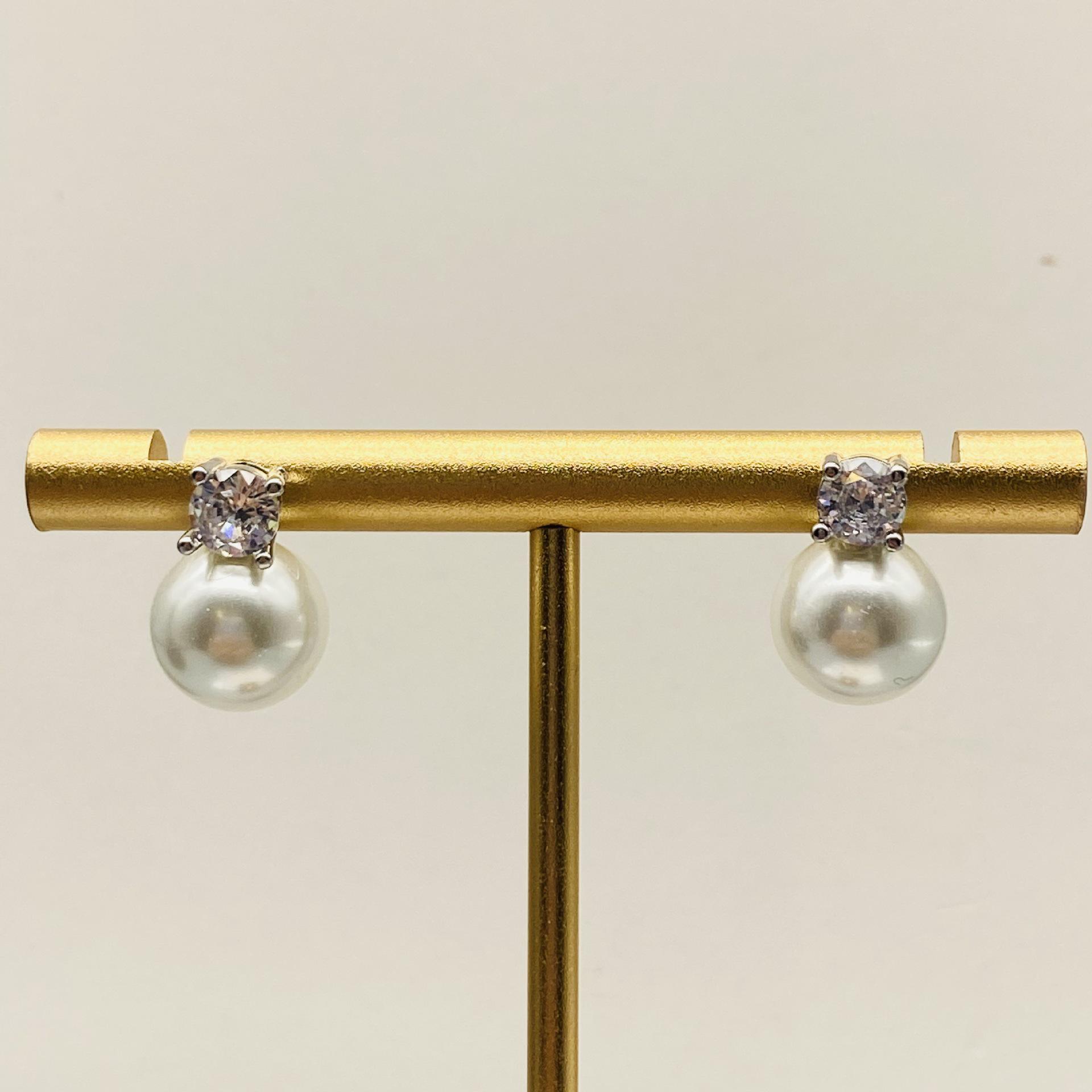 New Versatile Tassel Pearl Earrings for Women - Light Luxury, Gentle Style, Retro Design.
New Versatile Tassel Pearl Earrings for Women - Light Luxury, Gentle Style, Retro Design.