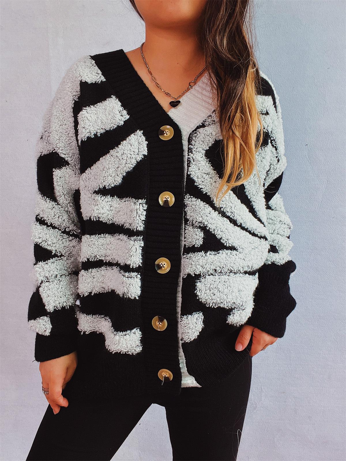 Осень и зима новый ins стиль V-образный вырез контрастный нерегулярный принт зебры кардиган куртка свитер для женщин 3564 S белый
Осень и зима новый ins стиль V-образный вырез контрастный нерегулярный принт зебры кардиган куртка свитер для женщин 3564 S белый