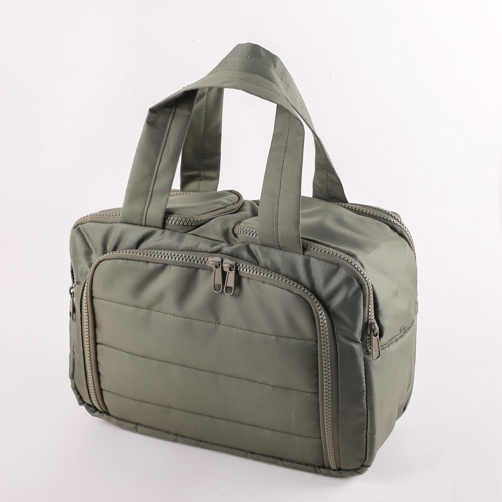 Large Capacity Quilted Makeup Bag - Stylish, Lightweight, Portable, with Compartments and Double Opening for Travel and Toiletries.
Large Capacity Quilted Makeup Bag - Stylish, Lightweight, Portable, with Compartments and Double Opening for Travel and Toiletries.