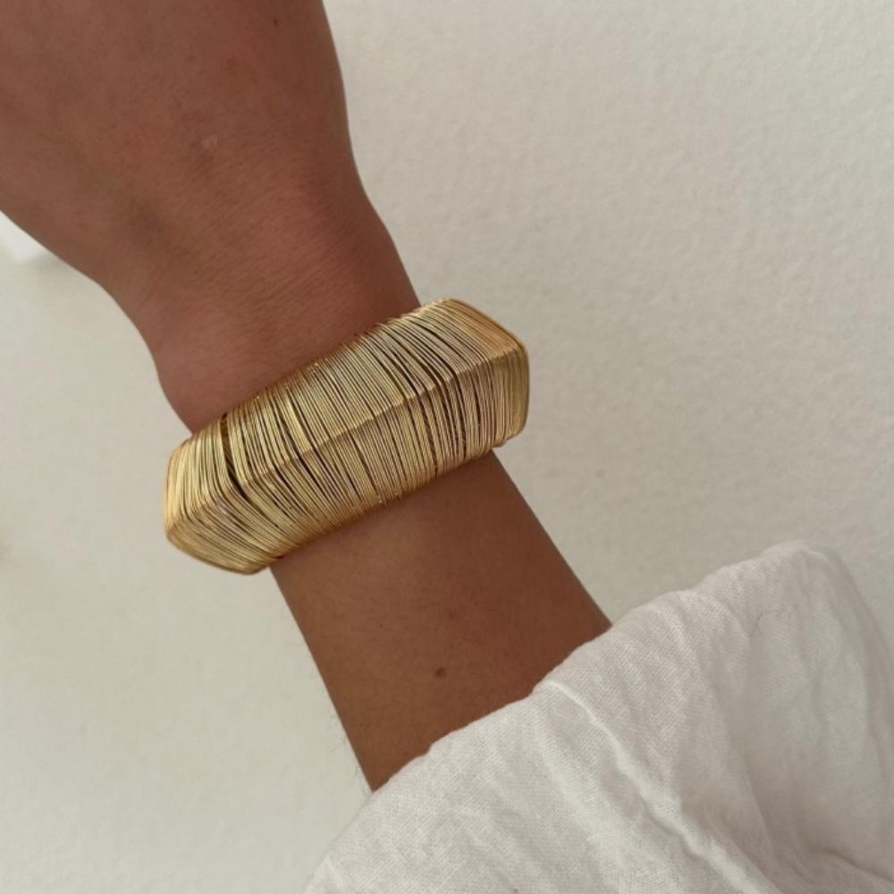 New Punk Multilayer Metal Wires Strings Bracelets Bangles For Women Vintage Exaggerated Gold Color Wide Cuff Bangles Jewelry
New Punk Multilayer Metal Wires Strings Bracelets Bangles For Women Vintage Exaggerated Gold Color Wide Cuff Bangles Jewelry