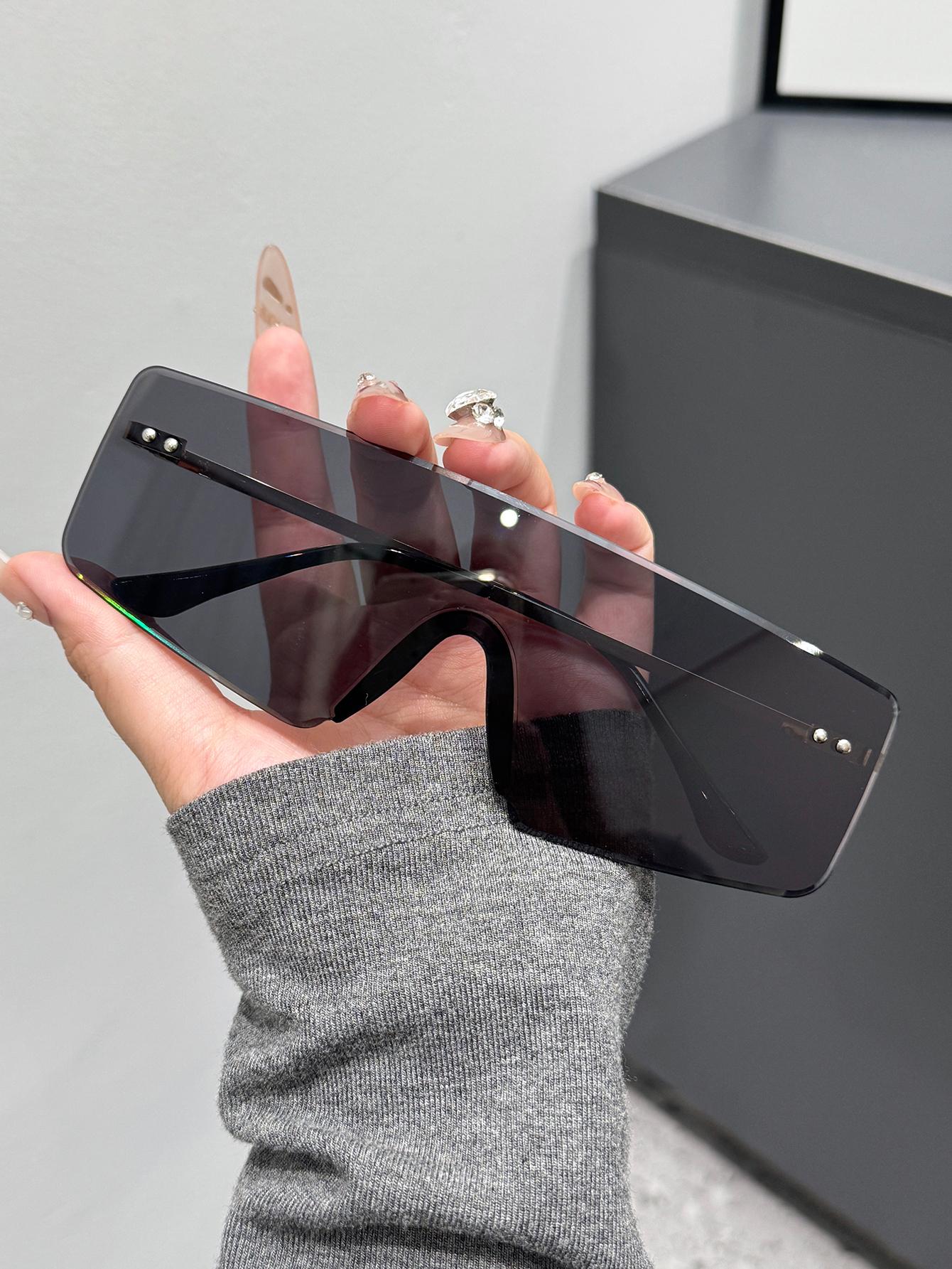 1Pc Oversized Metal Reflective Frameless Women s Sunglasses Shadow Sun Glasses Men s Women s Eyewear Holiday Gift, Daily Casual
1Pc Oversized Metal Reflective Frameless Women s Sunglasses Shadow Sun Glasses Men s Women s Eyewear Holiday Gift, Daily Casual