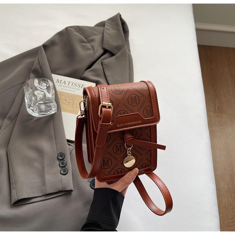 Модная мини-квадратная сумка женская новая высококлассная универсальная сумка через плечо, сумка-мессенджер, сумка для мобильного телефона коричневый
Модная мини-квадратная сумка женская новая высококлассная универсальная сумка через плечо, сумка-мессенджер, сумка для мобильного телефона коричневый