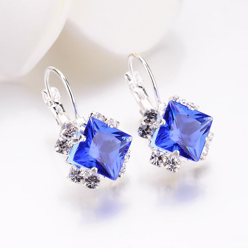 Popular Rhinestone Ear Cuffs and Stud Earrings for Women - European and American Style чорний
Popular Rhinestone Ear Cuffs and Stud Earrings for Women - European and American Style чорний