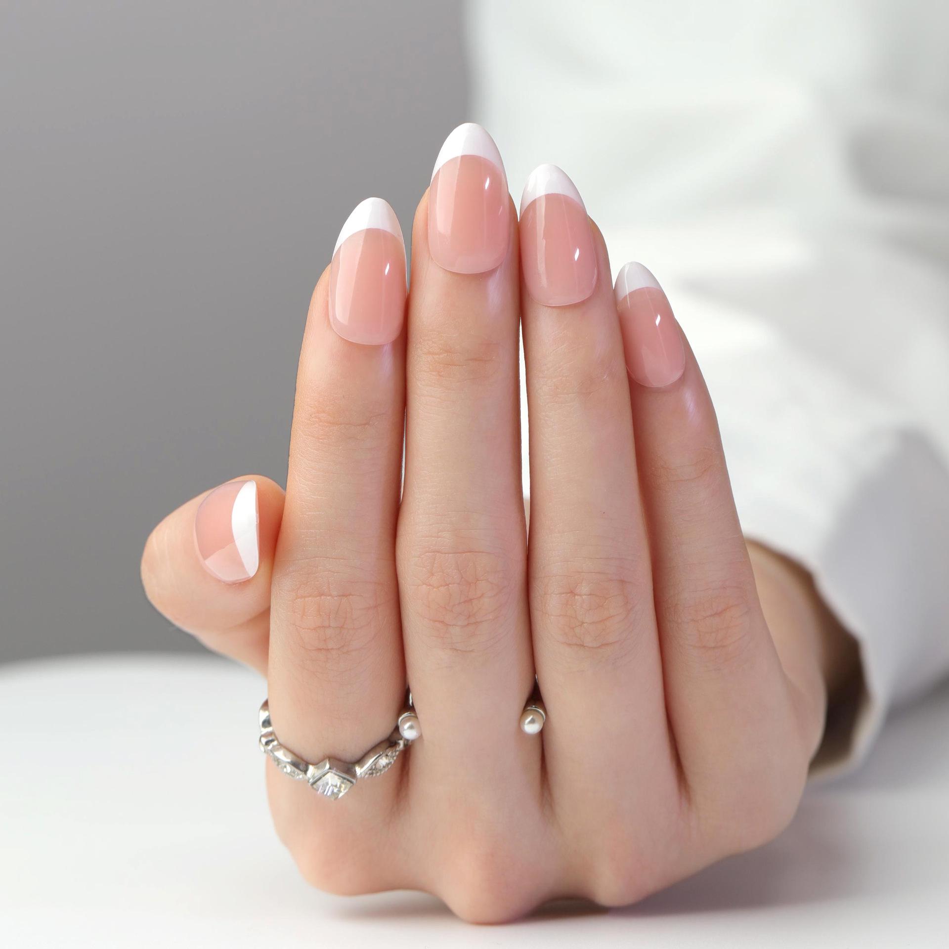 Minimalist Classic French White Tip Short Almond Fake Nails - Hot Selling Wearable Nail Tips
Minimalist Classic French White Tip Short Almond Fake Nails - Hot Selling Wearable Nail Tips