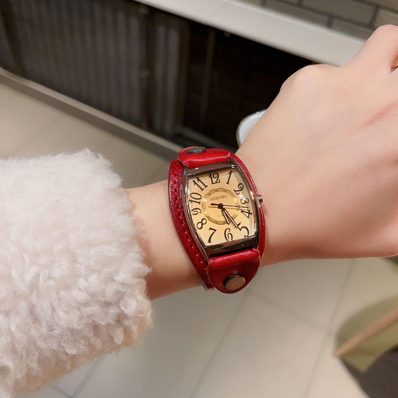 New Fashionable Retro Cowhide Versatile Personalized Quartz Movement Wrist Watch with Minimalist Temperament for Women
New Fashionable Retro Cowhide Versatile Personalized Quartz Movement Wrist Watch with Minimalist Temperament for Women