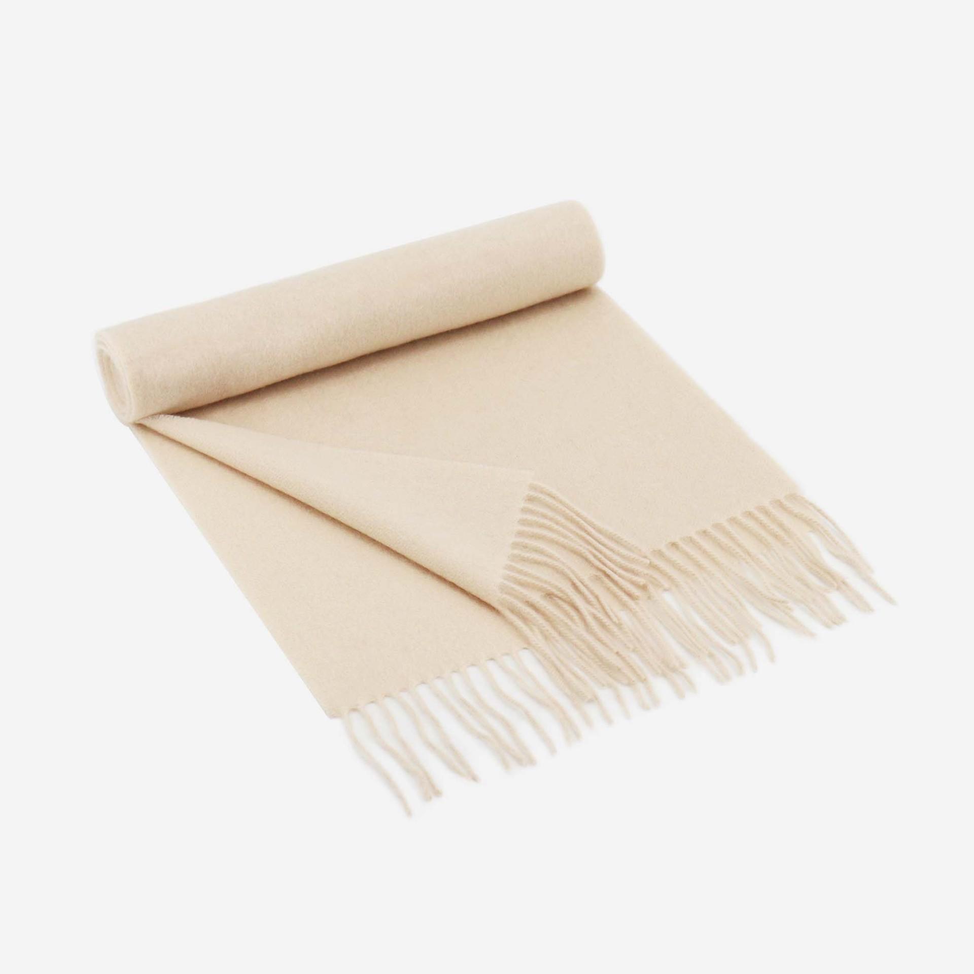 2025 Осень/Зима Новый женский/мужской однотонный шарф из 100% кашемира, высококачественный, простой и универсальный, шарф с утолщенным плечом 180*30cm/100% cashmere бежевый
2025 Осень/Зима Новый женский/мужской однотонный шарф из 100% кашемира, высококачественный, простой и универсальный, шарф с утолщенным плечом 180*30cm/100% cashmere бежевый