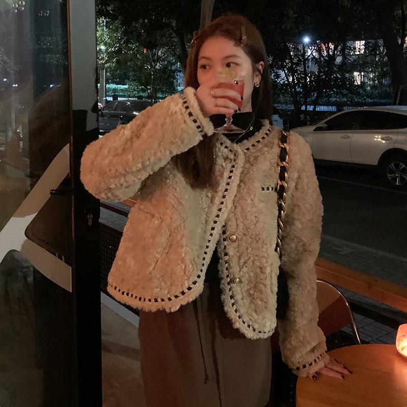 Короткое пальто женское пальто из искусственного меха ягненка осень и зима маленькое утолщенное свободное вязаное пальто XL
Короткое пальто женское пальто из искусственного меха ягненка осень и зима маленькое утолщенное свободное вязаное пальто XL