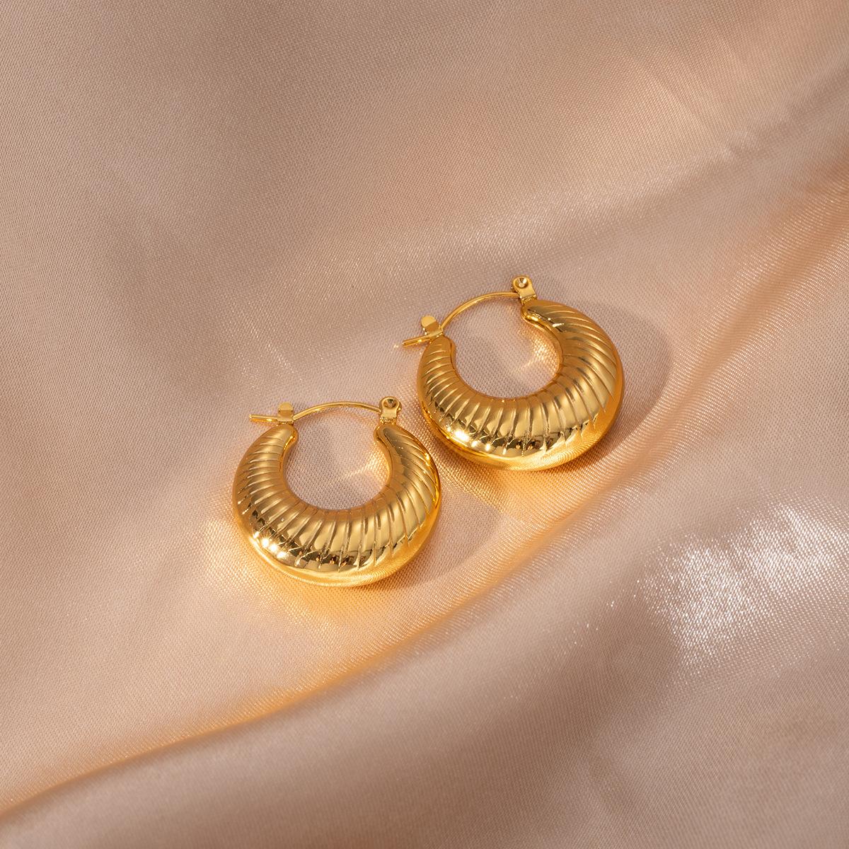 Metal Wind Geometric Hollow C-Shaped Stud Earrings Retro High-End Stainless Steel Earrings Personalized Atmosphere Earrings
Metal Wind Geometric Hollow C-Shaped Stud Earrings Retro High-End Stainless Steel Earrings Personalized Atmosphere Earrings