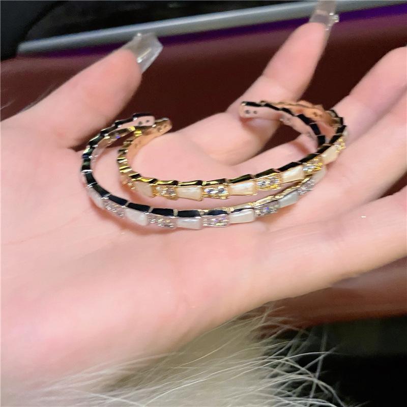 Zircon Crystal Snake Bone Open Bangle Bracelet - Elegant, Versatile, High-End Fashion Accessory.
Zircon Crystal Snake Bone Open Bangle Bracelet - Elegant, Versatile, High-End Fashion Accessory.